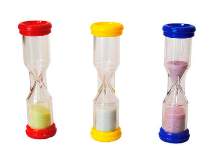 HENBEA - Reloj de arena plastico resistente marca de 1 a 3 minutos 10x3 cm (Ref. 822)