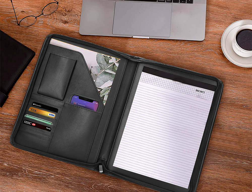 Q-CONNECT - CARPETA PORTAFOLIOS CREMALLERA CON BOLSA PARA MOVIL Y TARJETERO COLOR NEGRO 260X355 MM (Ref.163736NE)