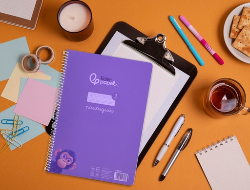 [2006756] LIDERPAPEL - Cuaderno espiral folio pautaguia tapa plastico 80h 75gr cuadro pautado 3mm con margen color violeta (Ref. BE42)