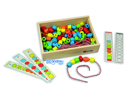 [2068290] ANDREUTOYS - Juego formas para ensartar + 10 cordones + 10 plantillas caja de 150 unidades surtidas (Ref. 16233)