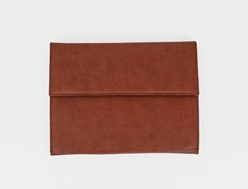 [2159889] Carpeta portadocumentos artesania piel sintentica con doble cierre de iman color cuero 260x235x35 mm (Ref. 601513)